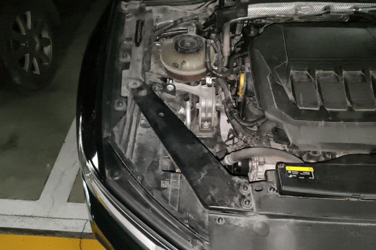 Used Volkswagen Magotan 2020 330TSI DSG Luxury Edition Engine Bay Right