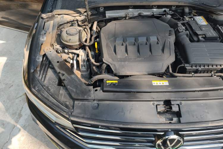 Used Volkswagen Magotan 2020 330TSI DSG Luxury Edition Engine Bay Right