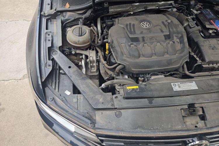 Used Volkswagen Magotan 2020 330TSI DSG Luxury Edition Engine Bay Right