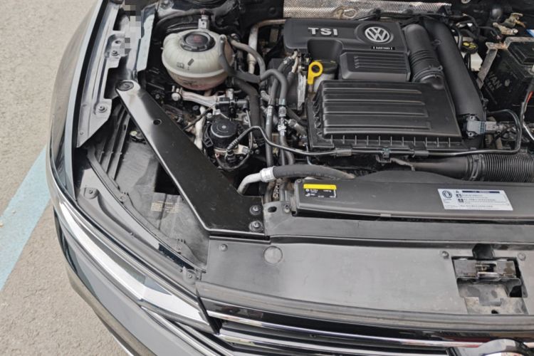 Used Volkswagen Magotan 2020 280TSI DSG Comfort Edition Engine Bay Right