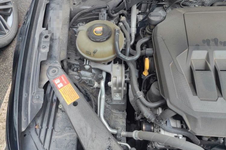 Used Volkswagen Magotan 2020 330TSI DSG Luxury Edition Engine Bay Right