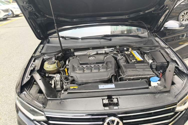 Used Volkswagen Magotan 2020 330TSI DSG Leading Model Engine Bay Right