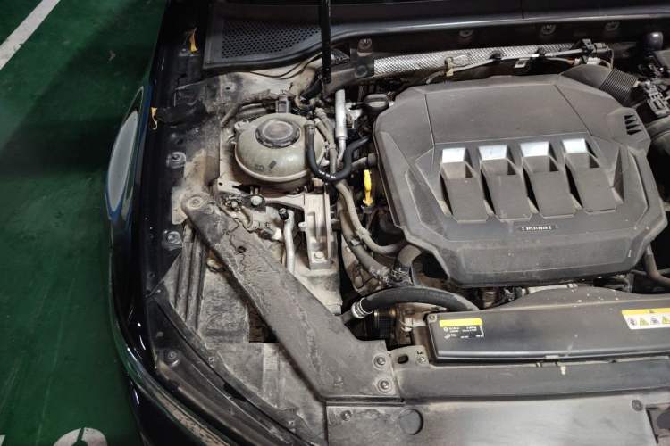 Used Volkswagen Magotan 2020 330TSI DSG Luxury Edition Engine Bay Right