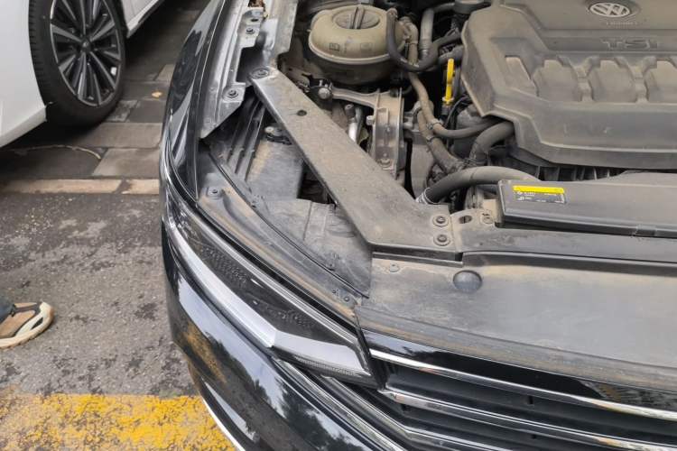 Used Volkswagen Magotan 2020 330TSI DSG Leading Model Engine Bay Right