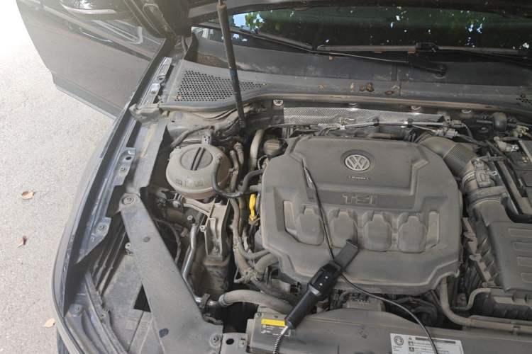 Used Volkswagen Magotan 2020 330TSI DSG Luxury Edition Engine Bay Right