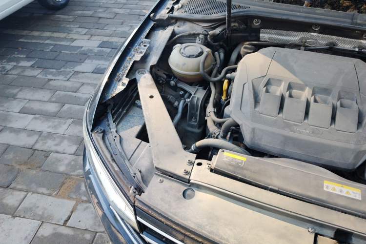 Used Volkswagen Magotan 2020 330TSI DSG Luxury Edition Engine Bay Right