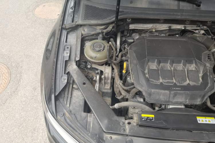 Used Volkswagen Magotan 2020 330TSI DSG Luxury Edition Engine Bay Right