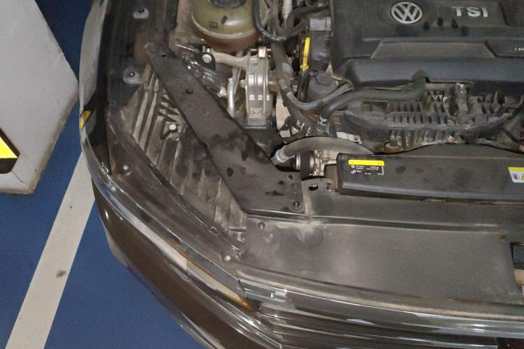 Used Volkswagen Magotan 2020 380TSI DSG Luxury Version Engine Bay Right