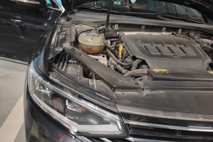 Used Volkswagen Magotan 2020 330TSI DSG Leading Model Engine Bay Right