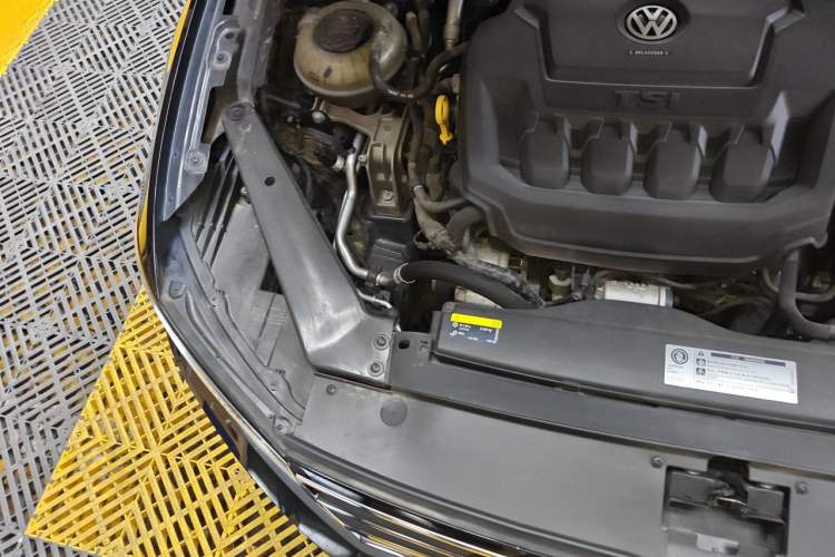 Used Volkswagen Magotan 2020 330TSI DSG Luxury Edition Engine Bay Right