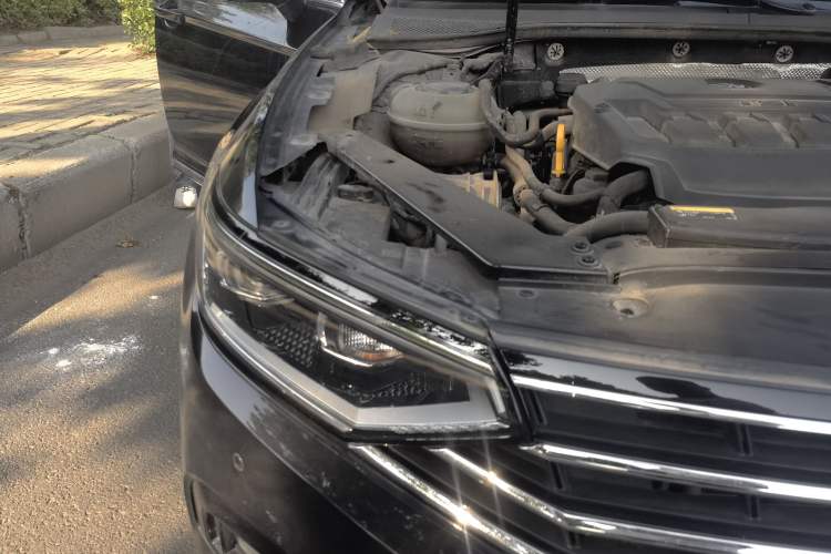 Used Volkswagen Magotan 2020 330TSI DSG Luxury Edition Engine Bay Right