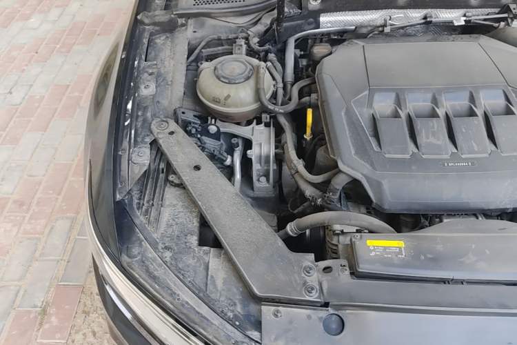 Used Volkswagen Magotan 2020 330TSI DSG Luxury Edition Engine Bay Right