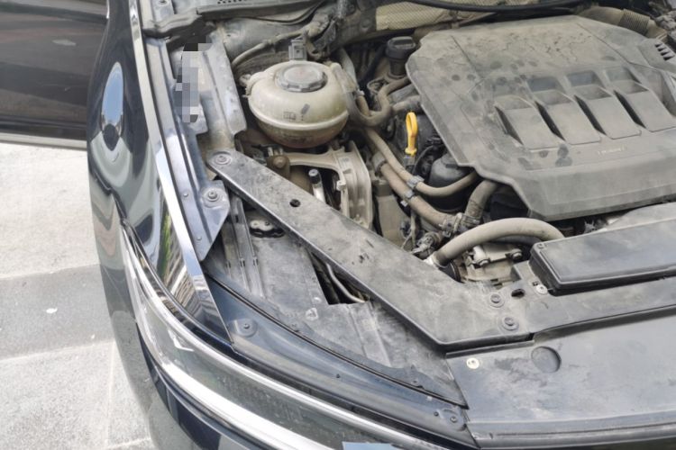 Used Volkswagen Magotan 2020 330TSI DSG Luxury Edition Engine Bay Right