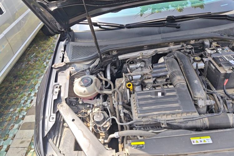 Used Volkswagen Magotan 2020 280TSI DSG Comfort Edition Engine Bay Right