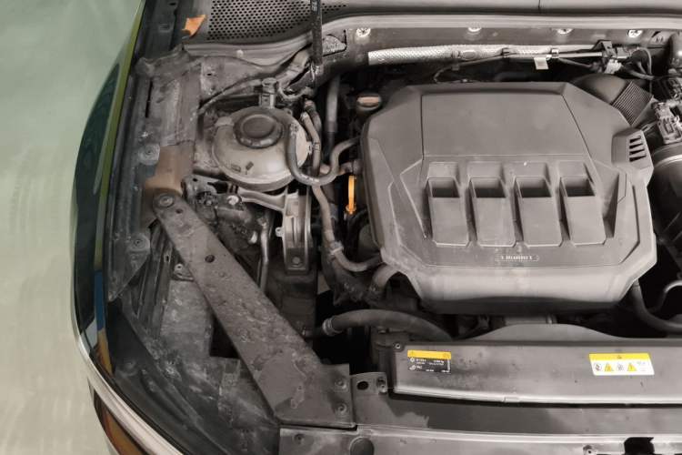 Used Volkswagen Magotan 2020 330TSI DSG Luxury Edition Engine Bay Right