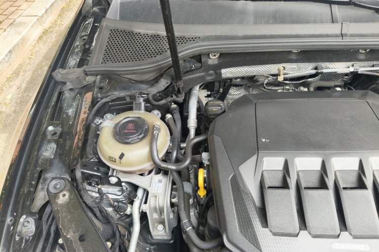 Used Volkswagen Magotan 2020 330TSI DSG Luxury Edition Engine Bay Right