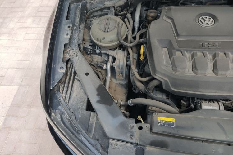 Used Volkswagen Magotan 2020 330TSI DSG Luxury Edition Engine Bay Right