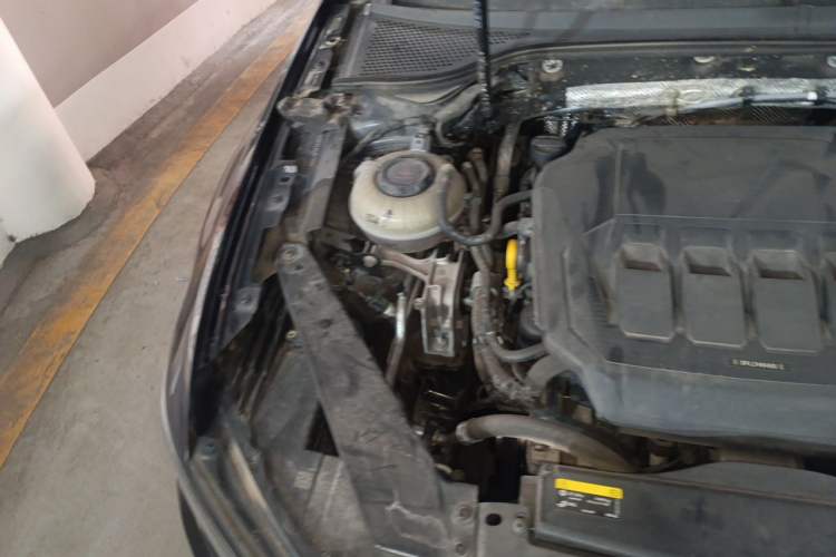 Used Volkswagen Magotan 2020 330TSI DSG Luxury Edition Engine Bay Right
