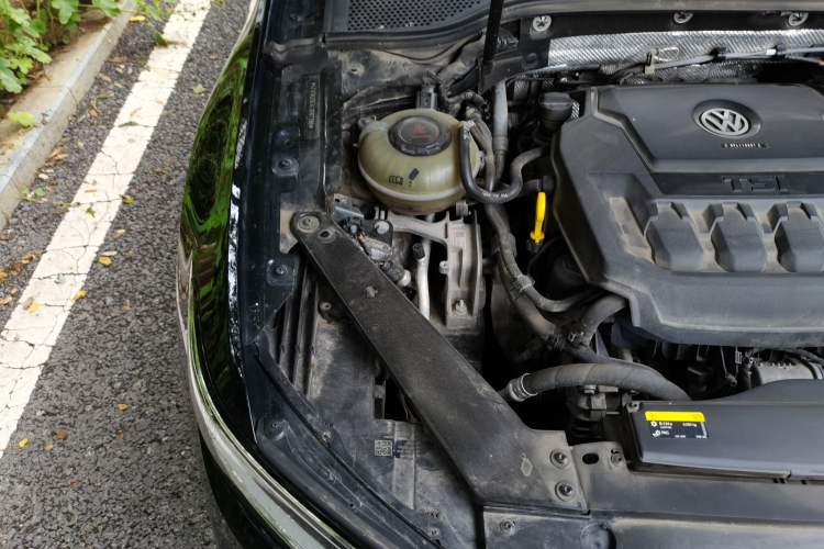Used Volkswagen Magotan 2020 330TSI DSG Luxury Edition Engine Bay Right