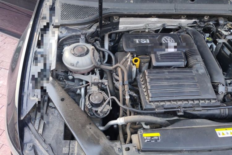 Used Volkswagen Magotan 2020 280TSI DSG Comfort Edition Engine Bay Right