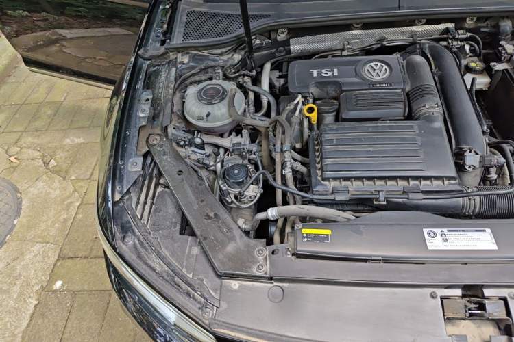 Used Volkswagen Magotan 2020 280TSI DSG Comfort Edition Engine Bay Right