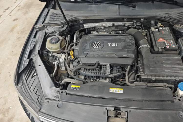 Used Volkswagen Magotan 2020 380TSI DSG Luxury Version Engine Bay Right