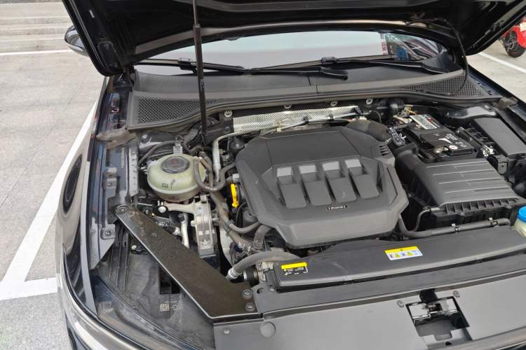 Used Volkswagen Magotan 2020 330TSI DSG Luxury Edition Engine Bay Right