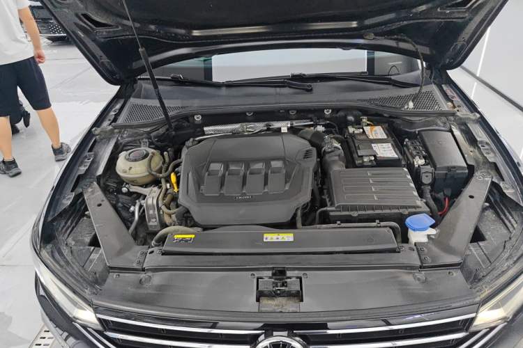 Used Volkswagen Magotan 2020 330TSI DSG Leading Model Engine Bay Right