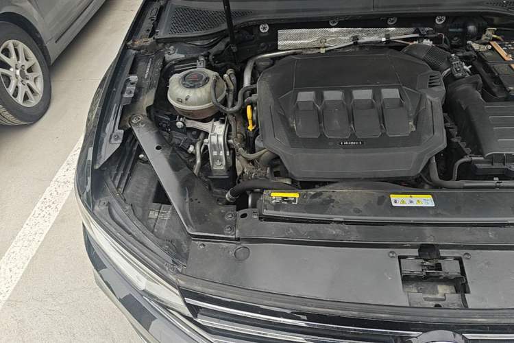 Used Volkswagen Magotan 2020 330TSI DSG Leading Model Engine Bay Right