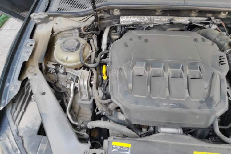 Used Volkswagen Magotan 2020 330TSI DSG Luxury Edition Engine Bay Right