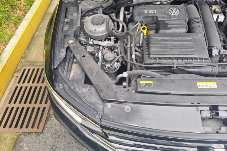 Used Volkswagen Magotan 2020 280TSI DSG Comfort Edition Engine Bay Right