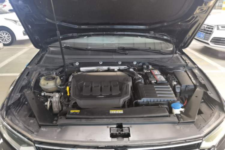 Used Volkswagen Magotan 2020 330TSI DSG Leading Model Engine Bay