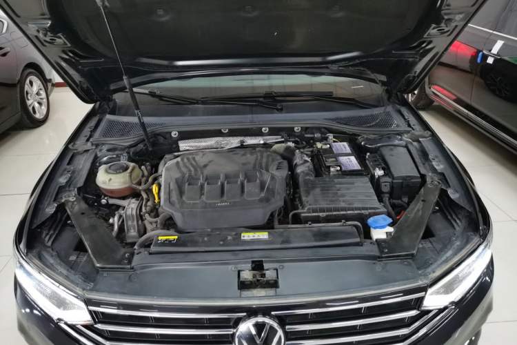 Used Volkswagen Magotan 2020 330TSI DSG Leading Model Engine Bay