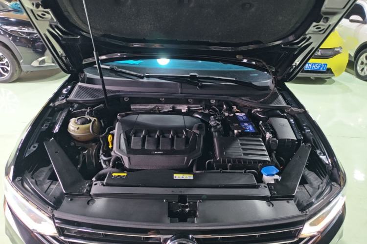 Used Volkswagen Magotan 2020 330TSI DSG Leading Model Engine Bay