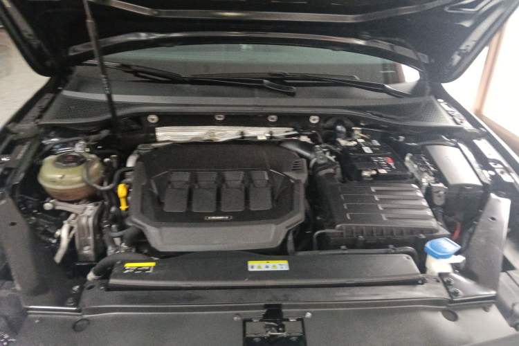 Used Volkswagen Magotan 2020 330TSI DSG Leading Model Engine Bay
