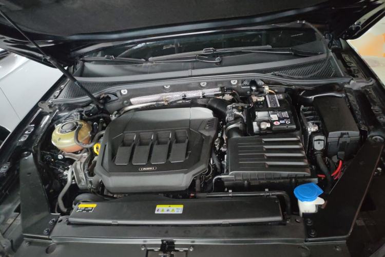 Used Volkswagen Magotan 2020 330TSI DSG Leading Model Engine Bay