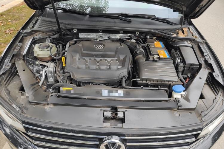 Used Volkswagen Magotan 2020 330TSI DSG Leading Model Engine Bay