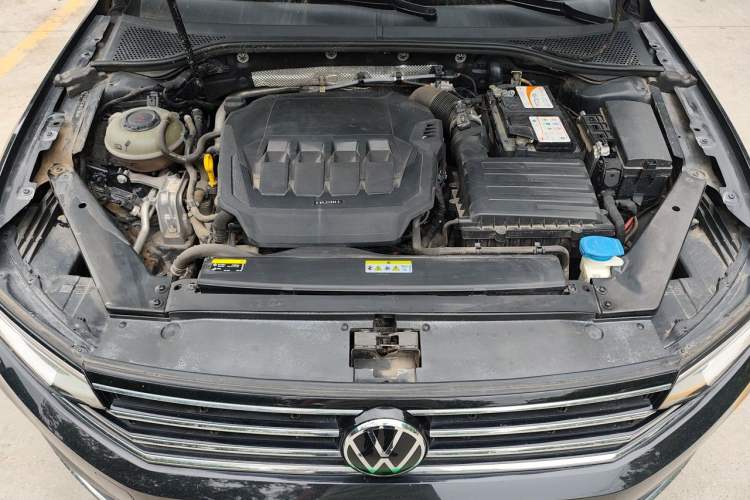 Used Volkswagen Magotan 2020 330TSI DSG Leading Model Engine Bay