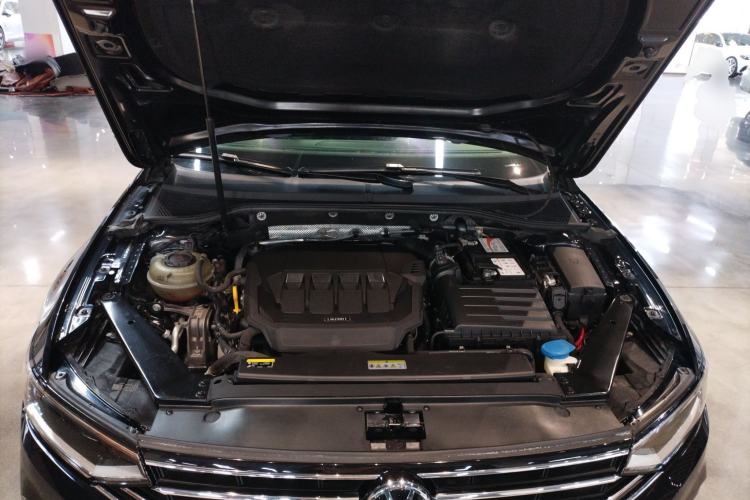 Used Volkswagen Magotan 2020 330TSI DSG Leading Model Engine Bay