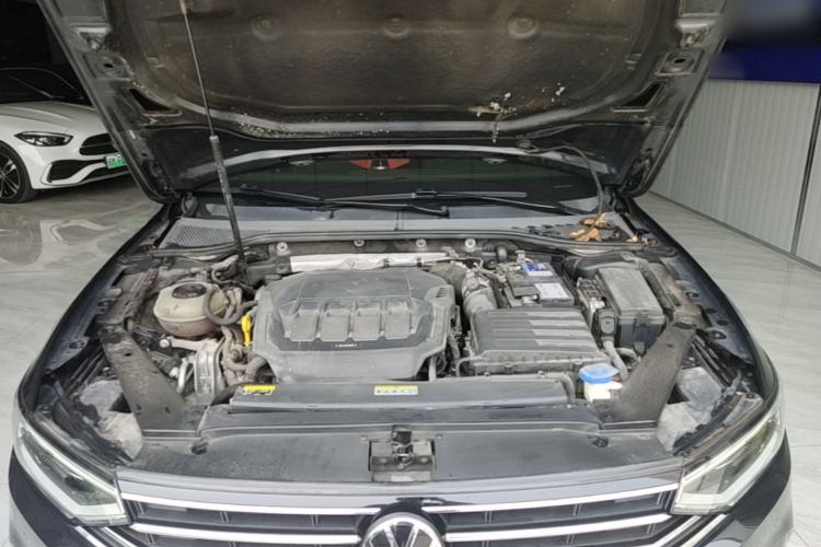 Used Volkswagen Magotan 2020 330TSI DSG Leading Model Engine Bay