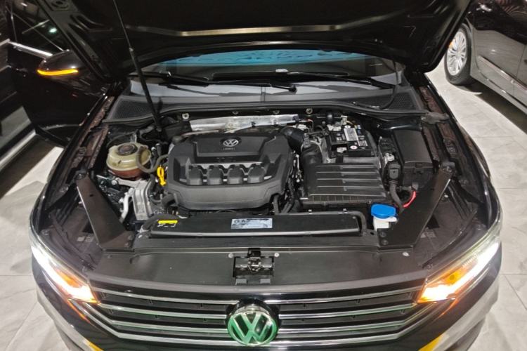 Used Volkswagen Magotan 2020 330TSI DSG Leading Model Engine Bay