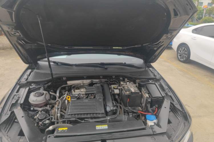 Used Volkswagen Magotan 2020 280TSI DSG Comfort Edition Engine Bay