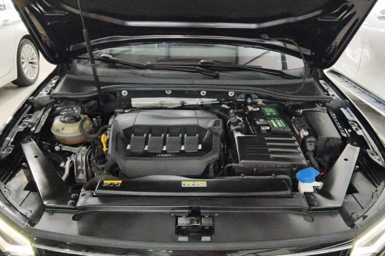 Used Volkswagen Magotan 2020 330TSI DSG Leading Model Engine Bay
