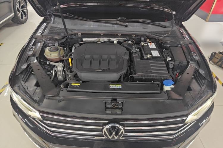 Used Volkswagen Magotan 2020 330TSI DSG Leading Model Engine Bay