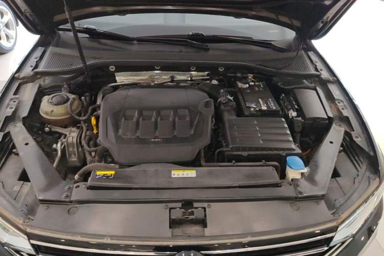 Used Volkswagen Magotan 2020 330TSI DSG Leading Model Engine Bay