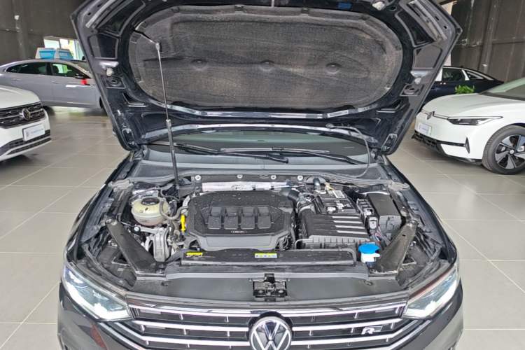 Used Volkswagen Magotan 2020 330TSI DSG Leading Model Engine Bay