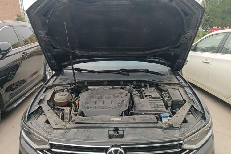 Used Volkswagen Magotan 2020 330TSI DSG Leading Model Engine Bay