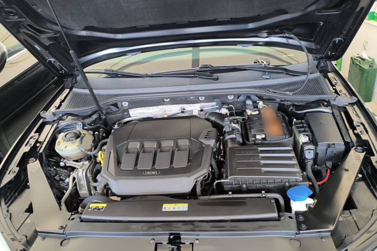 Used Volkswagen Magotan 2020 330TSI DSG Leading Model Engine Bay