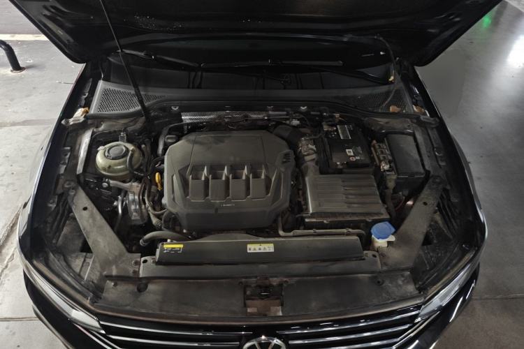 Used Volkswagen Magotan 2020 330TSI DSG Leading Model Engine Bay