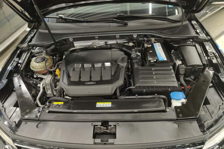 Used Volkswagen Magotan 2020 330TSI DSG Luxury Edition Engine Bay